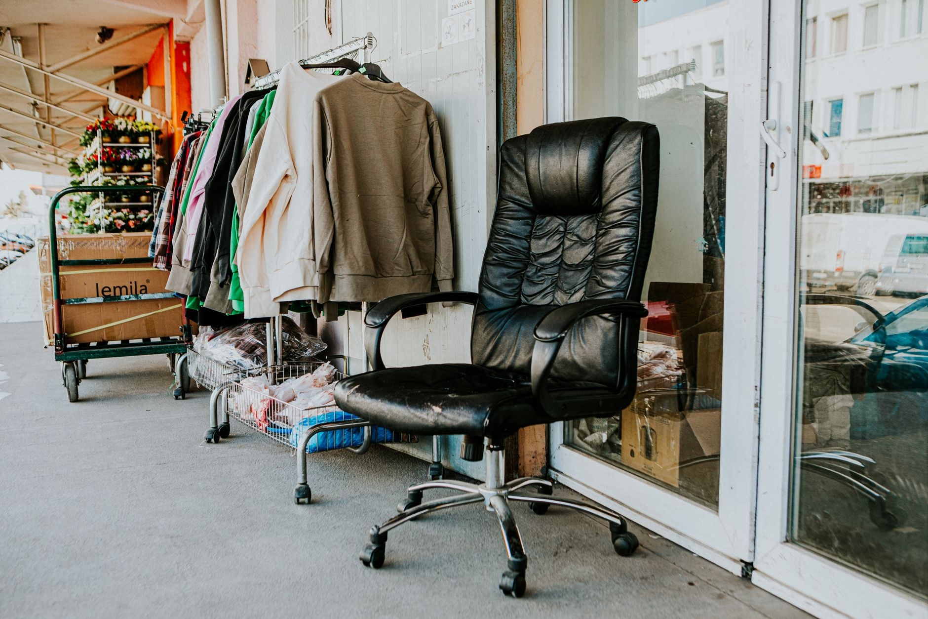 secondhand sportswear shop